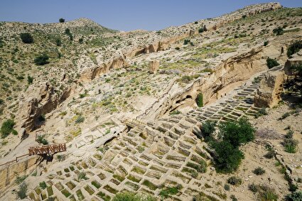 گور دخمه‌های سیراف