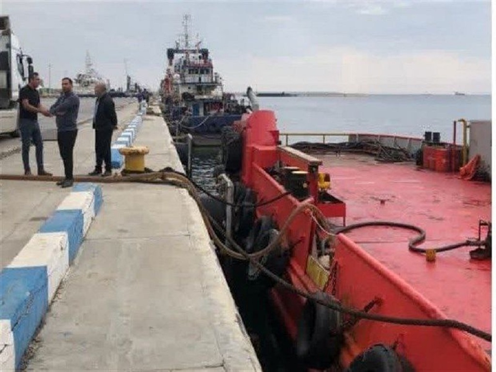 توقیف ۴ فروند شناور حامل سوخت قاچاق در آب‌های خلیج فارس/ ۲۷۰ هزار لیتر گازوئیل کشف و ضبط شد