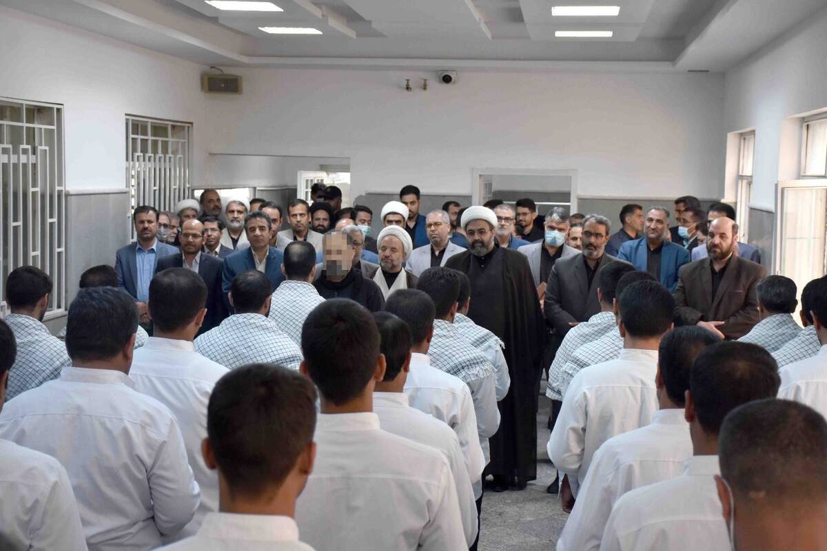 بازدید مسئولین قضایی استان خراسان جنوبی از زندان مرکزی بیرجند / ۱۰۰ زندانی با استفاده از پابند الکترونیک آزاد شدند