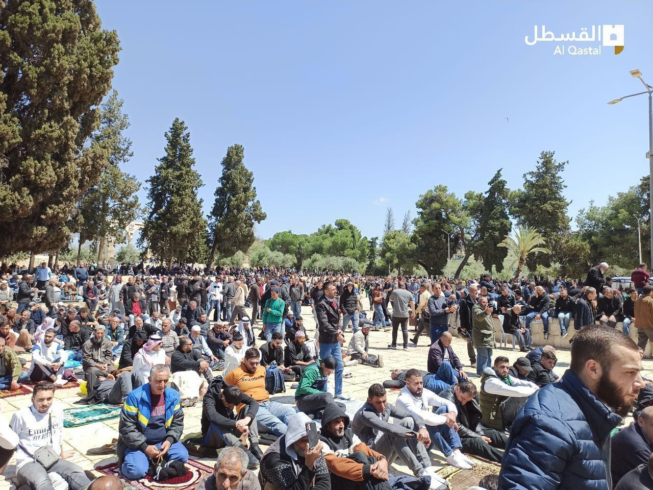 حضور گسترده فلسطینیان در مسجد الاقصی برای اقامه نماز