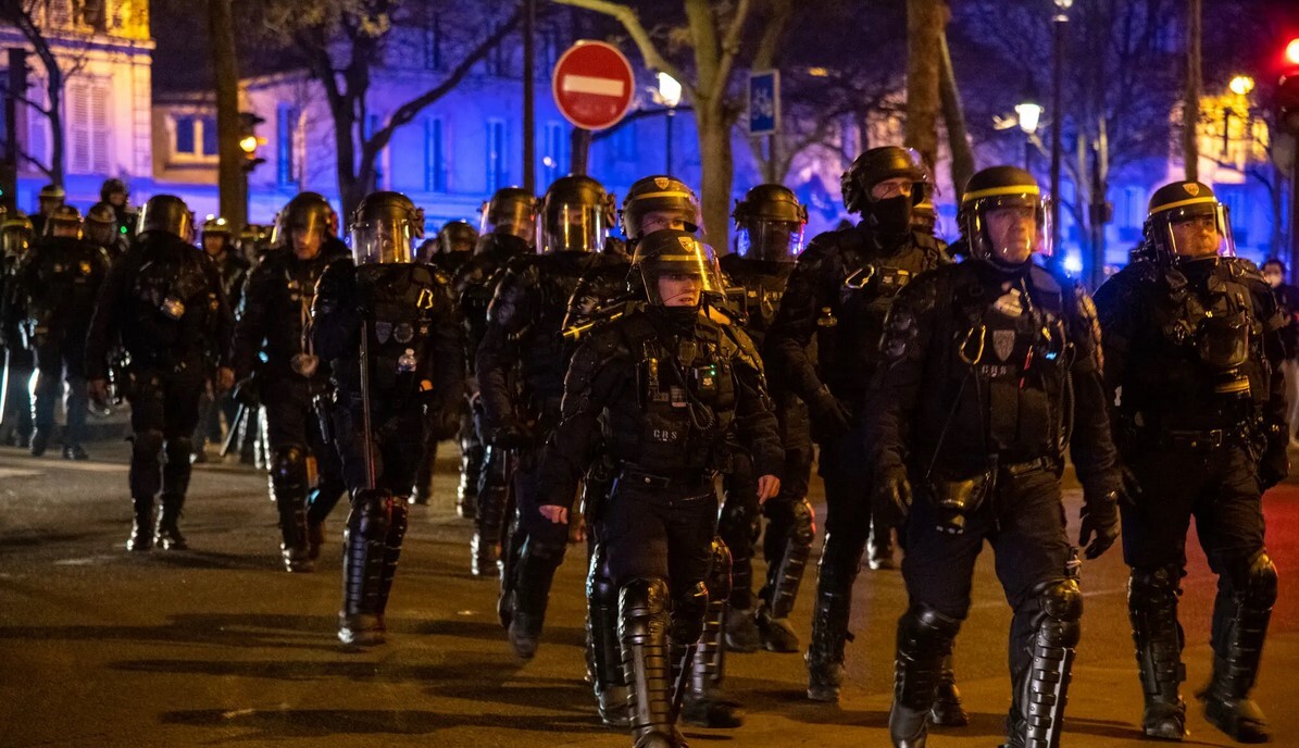 خشونت پلیس فرانسه در چند پرده؛ پلیس در حال تثبیت راهکار‌های خشونت بار آزمایش شده علیه جلیقه زرد‌ها