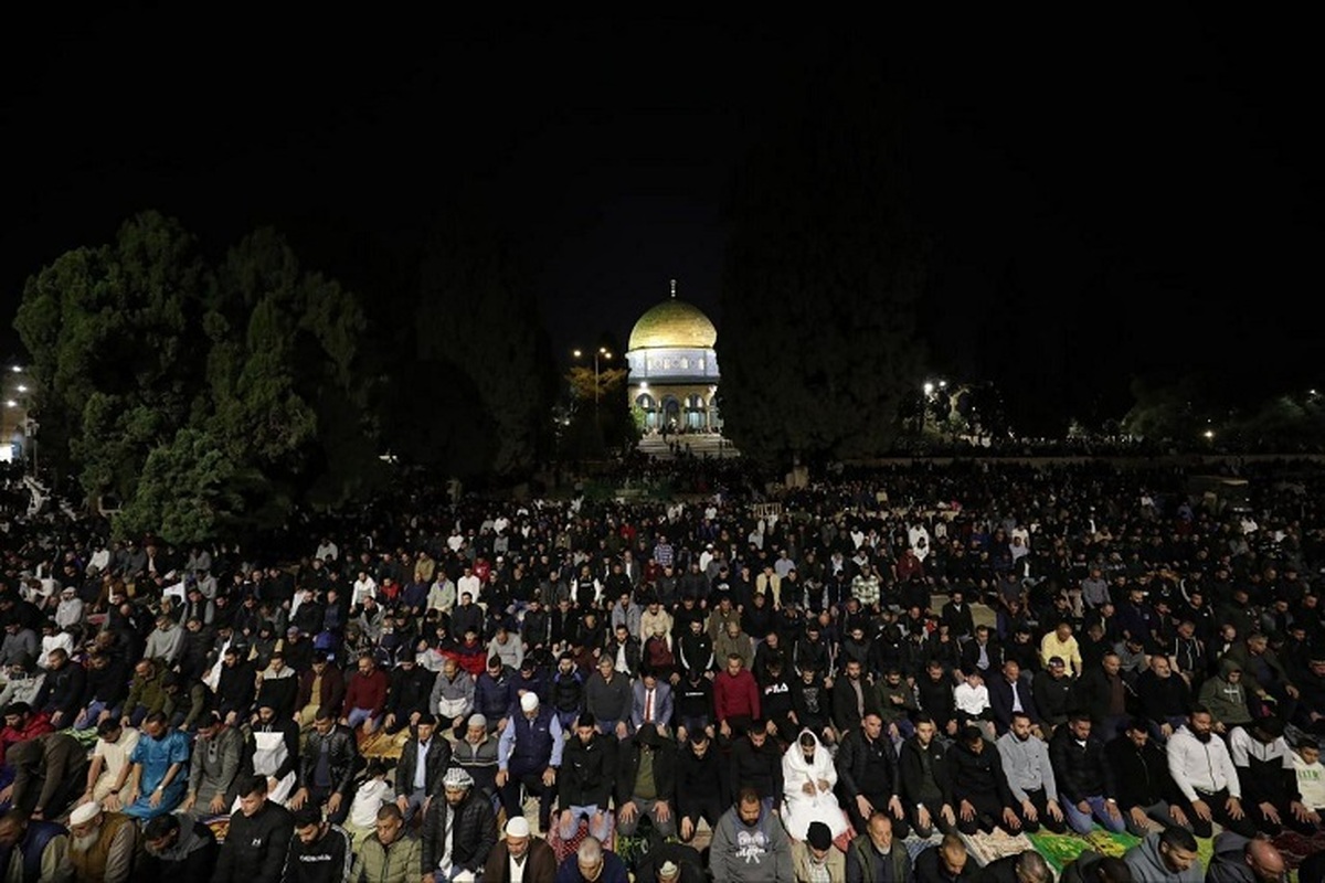 حضور هزاران فلسطینی در مسجد الاقصی/ بازداشت ۳ کودک در قدس اشغالی