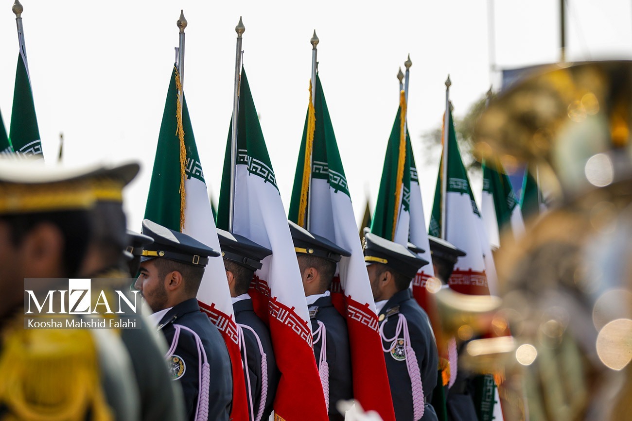 نمایش تجهیزات دفاعی ارتش در رژه ۲۹ فروردین ماه