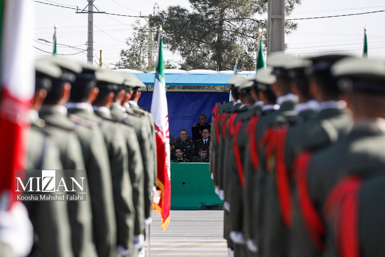 نمایش تجهیزات دفاعی ارتش در رژه ۲۹ فروردین ماه