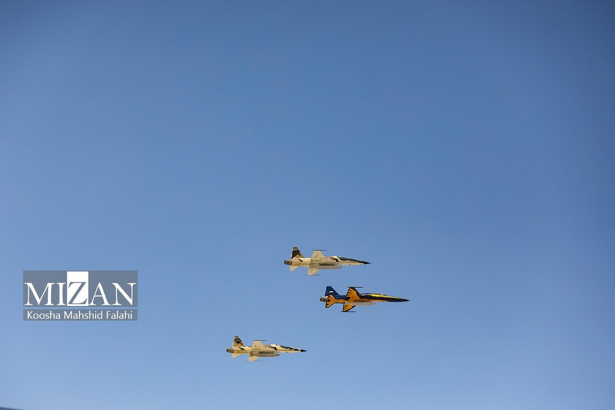 نمایش تجهیزات دفاعی ارتش در رژه ۲۹ فروردین ماه