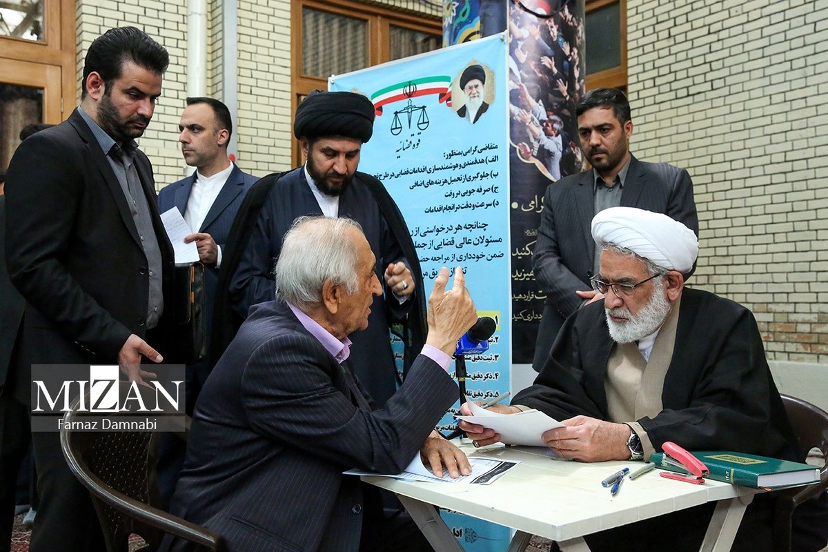 دیدار مردمی دادستان کل کشور با ۵۰ نفر از شهروندان در مسجد ارک تهران/ حجت الاسلام و المسلمین منتظری: پاسخ به دغدغه‌های مطرح شده مردم از اهمیت بسیار بالایی برخوردار است 