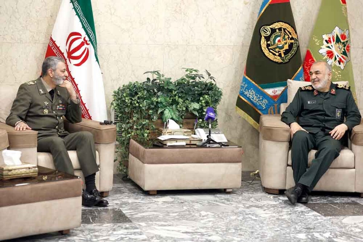 دیدار سردار سرلشکر سلامی و جمعی از فرماندهان سپاه با فرمانده کل ارتش