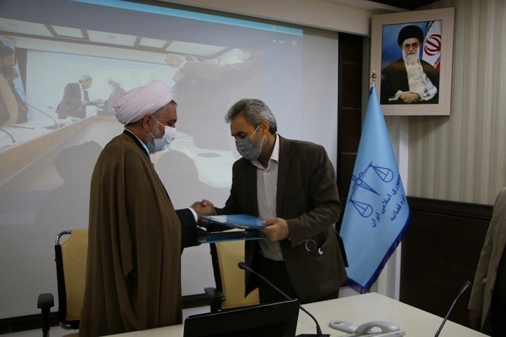 امضای تفاهم نامه همکاری بین دادگستری و آموزش و پرورش به منظور توسعه صلح و سازش/ رئیس کل دادگستری کرمان: اهمیت موضوع صلح و سازش به حدی است که می‌تواند در کتاب‌های درسی نیز مورد طرح قرار گیرد