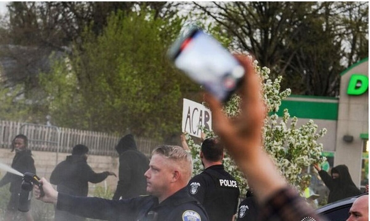 برخورد خشونت بار پلیس آمریکا با معترضان به خشونت نژادی پلیس