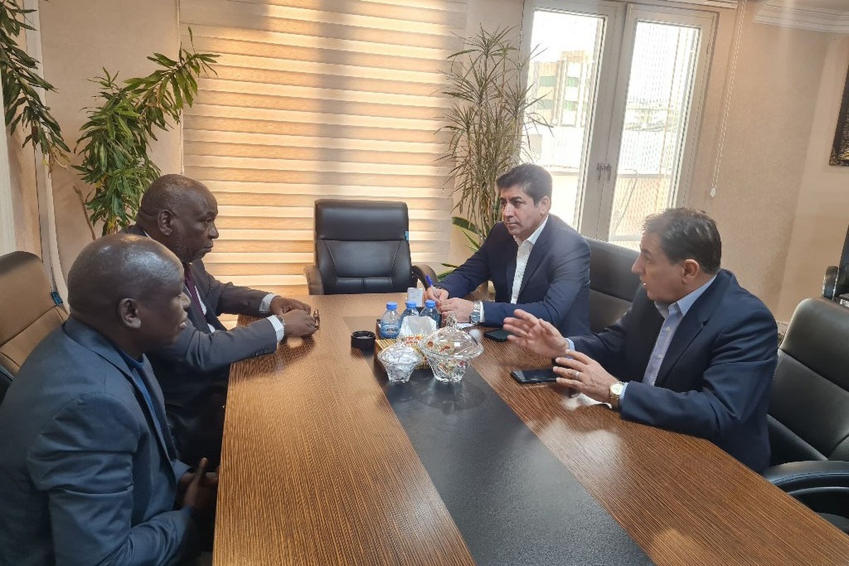 دیدار سفیر کنیا با دبیرکل فدراسیون فوتبال
