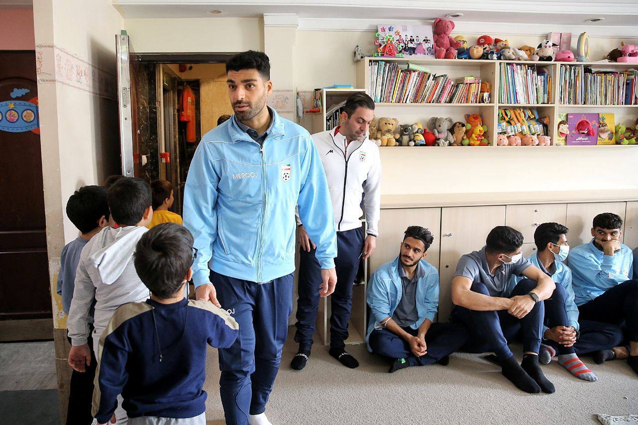 روز متفاوت شاگردان قلعه‌نویی؛ حضور بازیکنان تیم ملی در دو مرکز خیریه + تصاویر