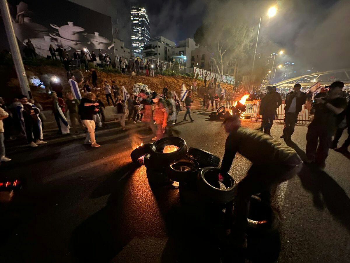 آخرین خبرها از اعتراضات در اراضی اشغالی/تجمع هزاران نفر در مقابل اقامتگاه نتانیاهو/درخواست برای انحلال کابینه آخرین خبرها از اعتراضات در اراضی اشغالی/تجمع هزاران نفر در مقابل اقامتگاه نتانیاهو/درخواست برای انحلال کابینه