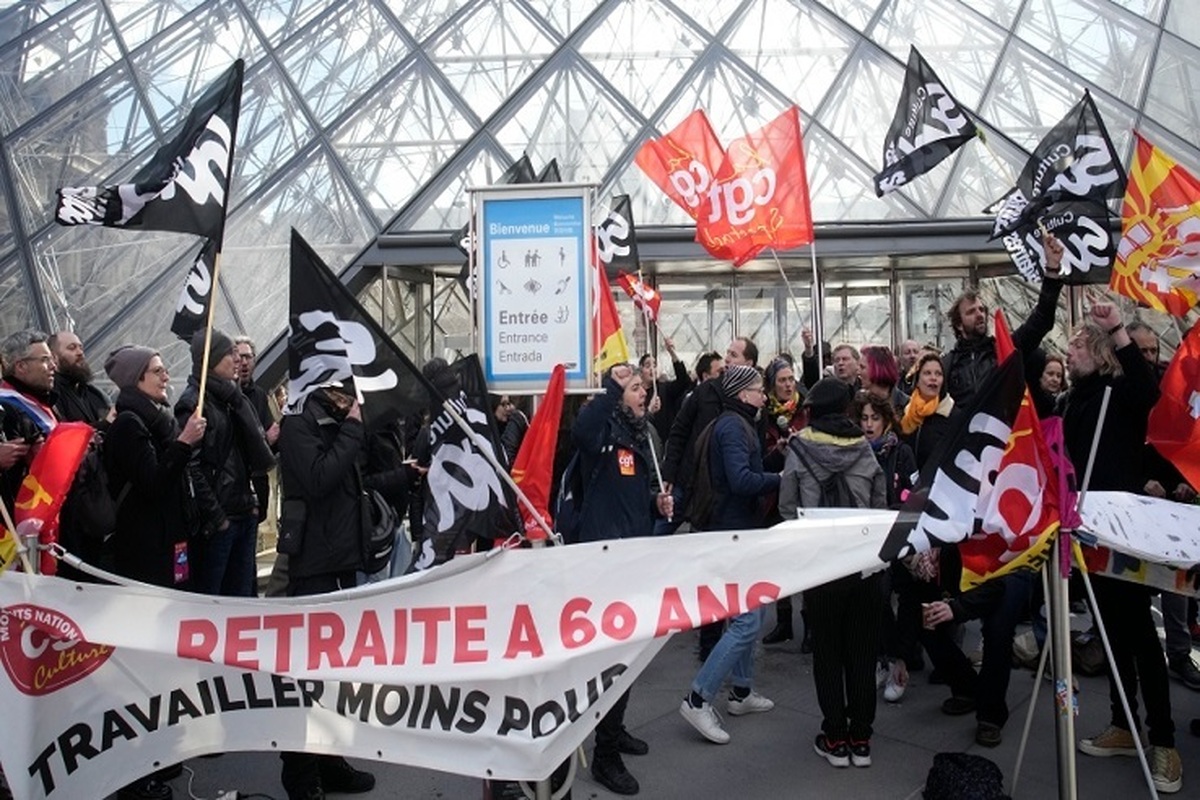 ادامه اعتراضات به سیاست‌های مکرون/ اختلال در بخش‌های مختلف فرانسه