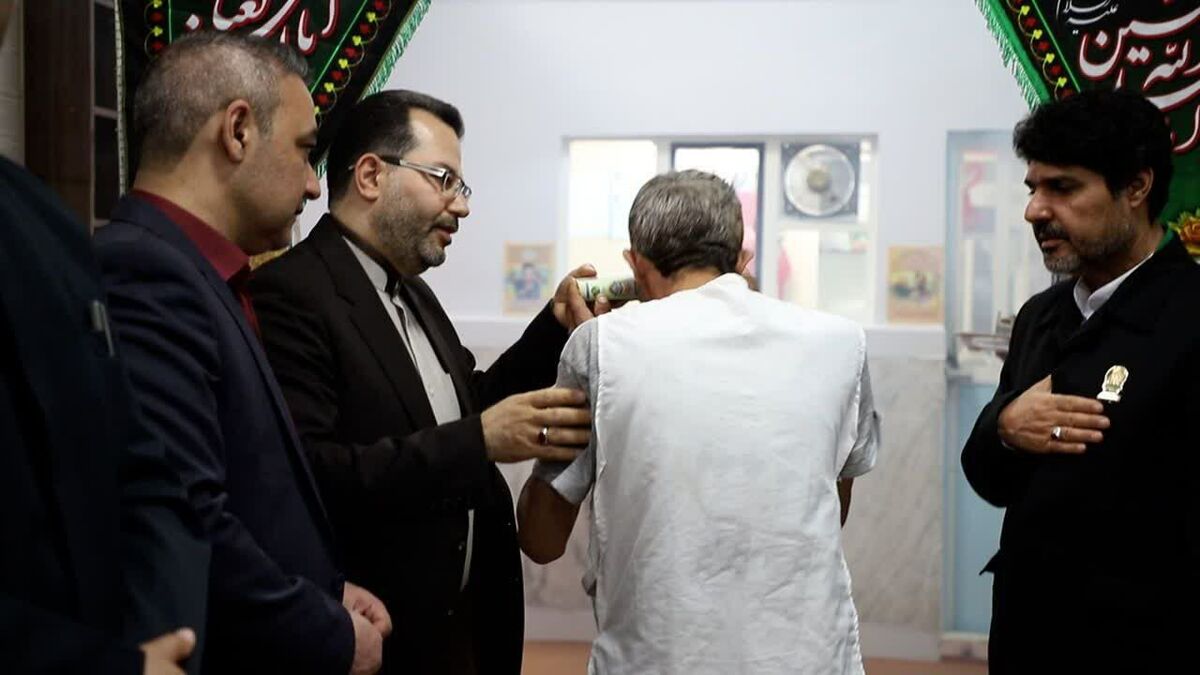پویش «نذر هشتم» موجب آزادی ۸ زندانی مالی در زندان مرکزی مشهد شد