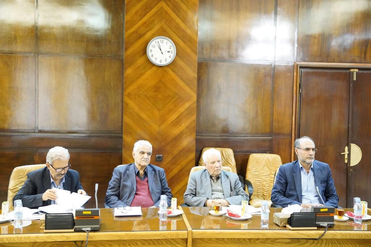 بررسی ماده ۴ قانون حمایت از خانواده در مورد دعاوی مطرح شده زوجه علیه وراث زوج متوفی بررسی ماده ۴ قانون حمایت از خانواده در مورد دعاوی مطرح شده زوجه علیه وراث زوج متوفی