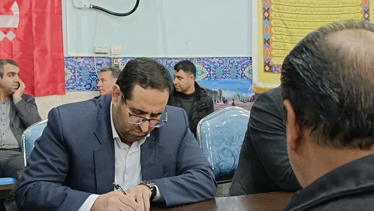 دادستان استان کرمانشاه با حضور در مسجد امیرالمومنین به مشکلات حقوقی و قضایی مردم رسیدگی کرد