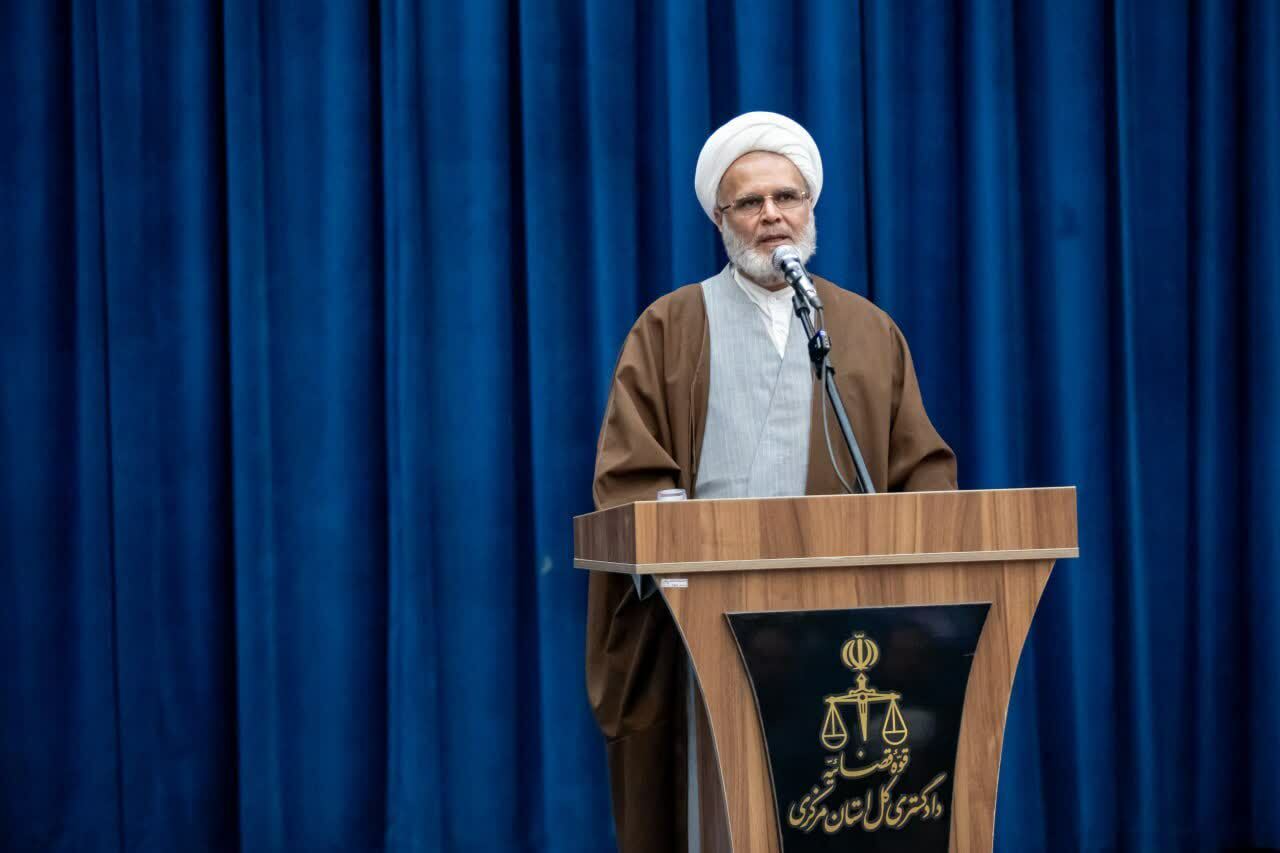 آیین تکریم و معارفه رئیس کل دادگستری و دادستان شهرستان اراک برگزار شد