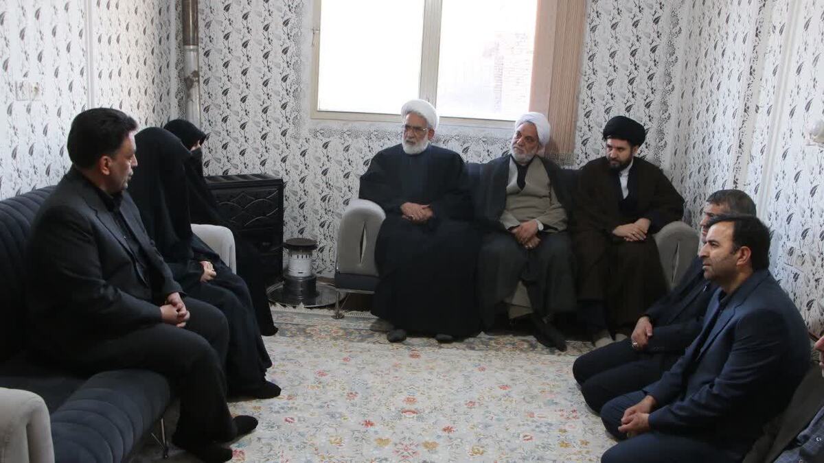 رئیس دیوان عالی کشور با خانواده شهدای تروریستی کرمان دیدار و گفت‌وگو کرد