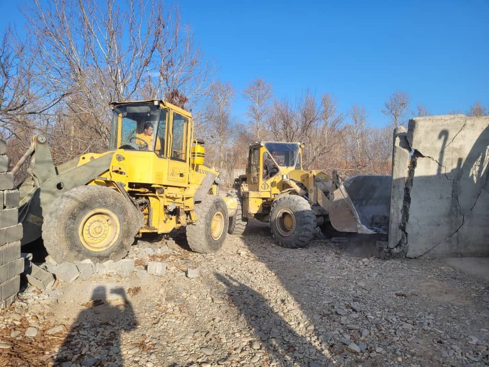 با تغییر کاربری ۱۳۵ هکتار از اراضی زراعی در «ماهدشت» مقابله شد/ تخریب ۱۵ راه اختصاصی غیرمجاز