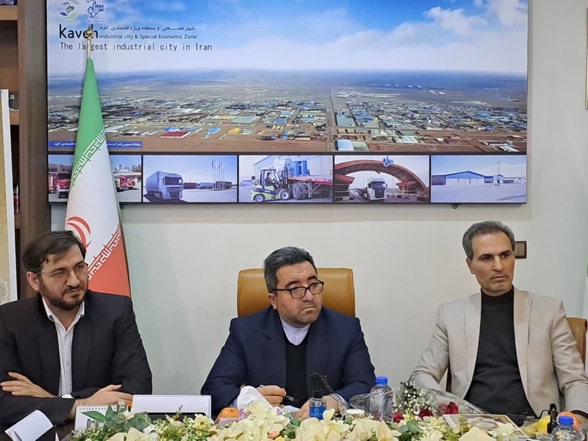 ۴ هزار سند حدنگاری واحد‌های صنعتی، تجاری و مسکونی احمد آباد استان مرکزی تحویل داده شد