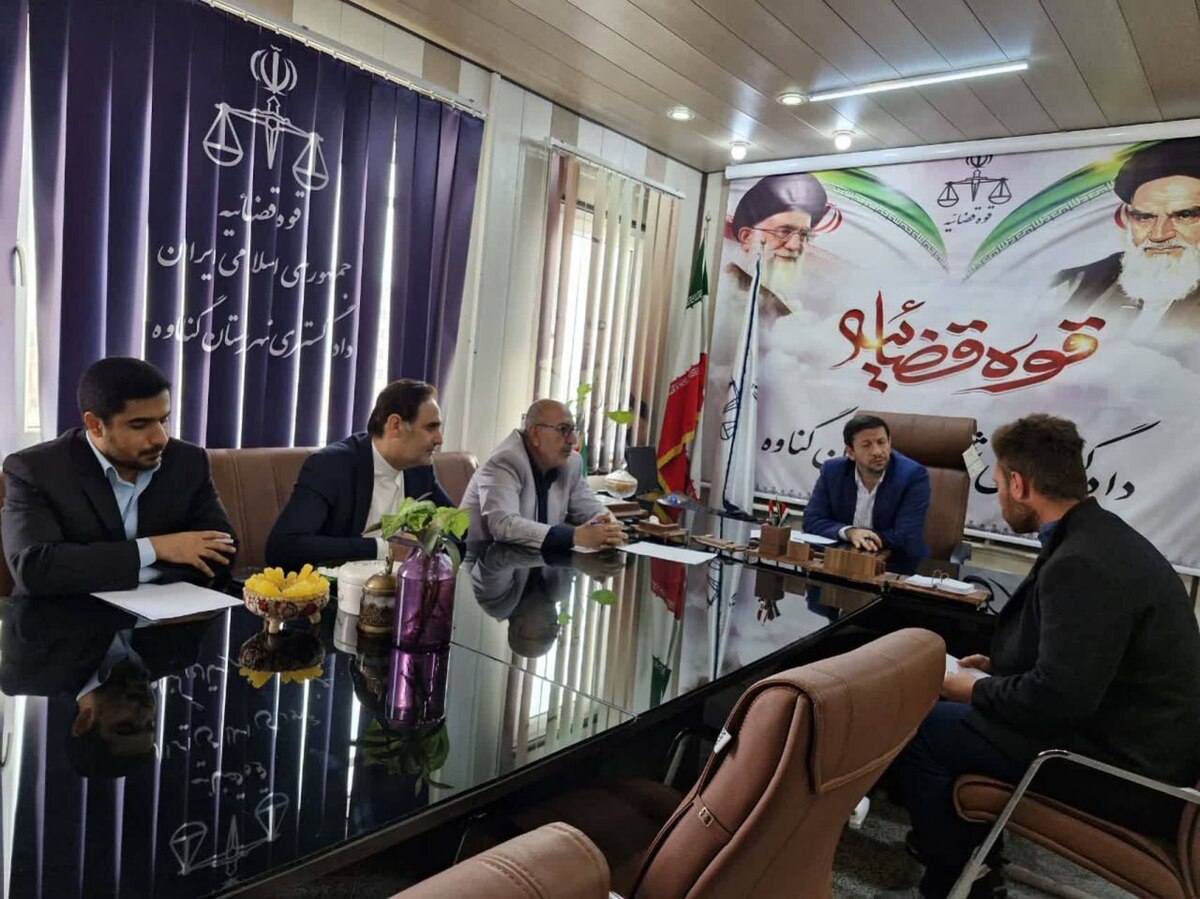 رئیس کل دادگستری بوشهر با ۴۰ نفر از مراجعان در شهرستان گناوه دیدار کرد