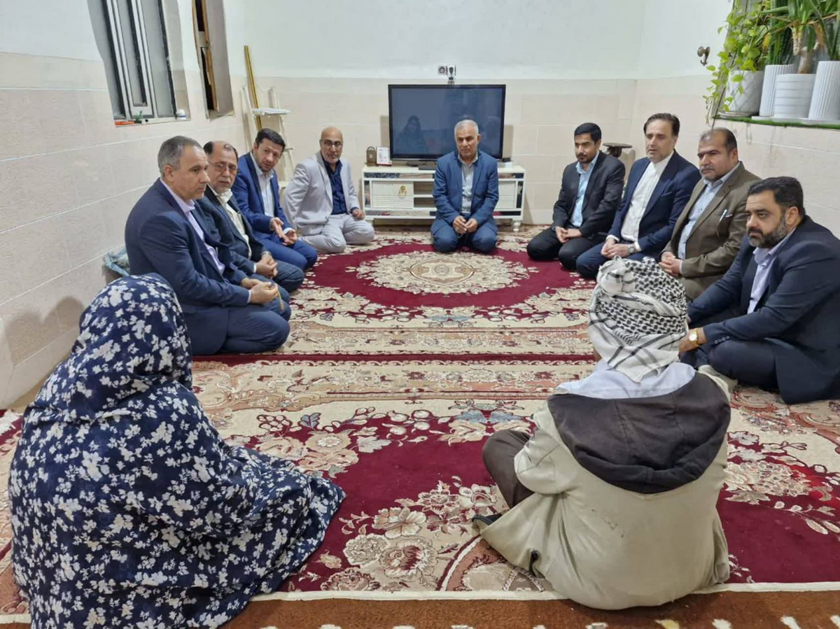 رئیس کل دادگستری استان بوشهر با خانواده زندانیان گناوه دیدار کرد