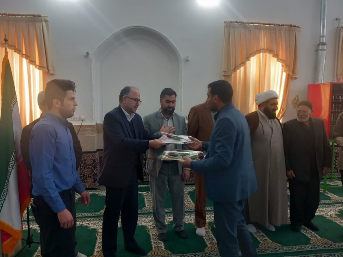 ۷۴ فقره سند حدنگاری اراضی منابع طبیعی اهالی شهر تلخاب استان مرکزی تحویل متولیان شد ۷۴ فقره سند حدنگاری اراضی منابع طبیعی اهالی شهر تلخاب استان مرکزی تحویل متولیان شد