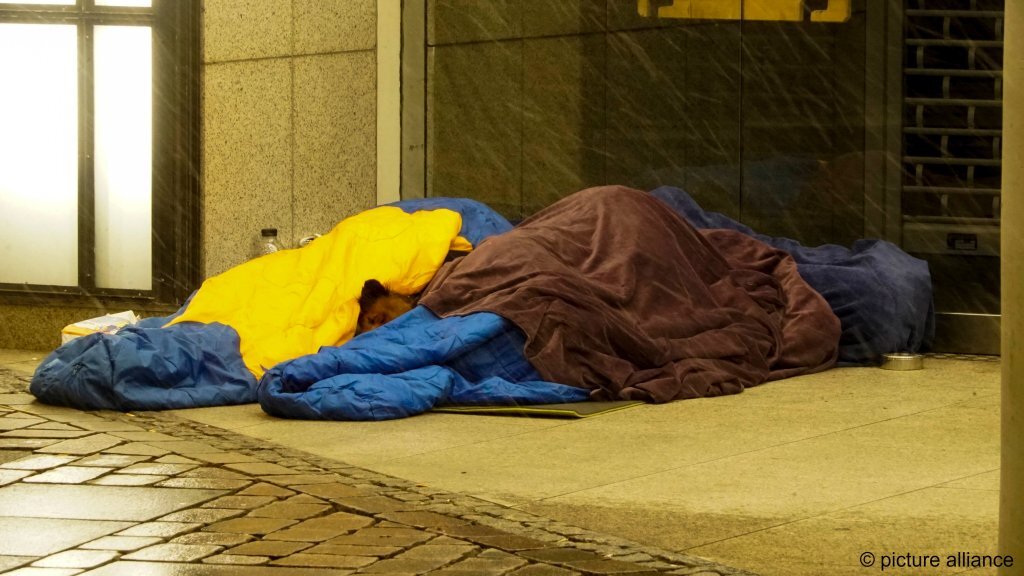 سایه سنگین سرمازدگی بر سر بی‌خانمان‌های اروپایی؛ بی‌خانمان‌ها مرگ را بر زندگی در پناهگاه‌ها ترجیح می‌دهند