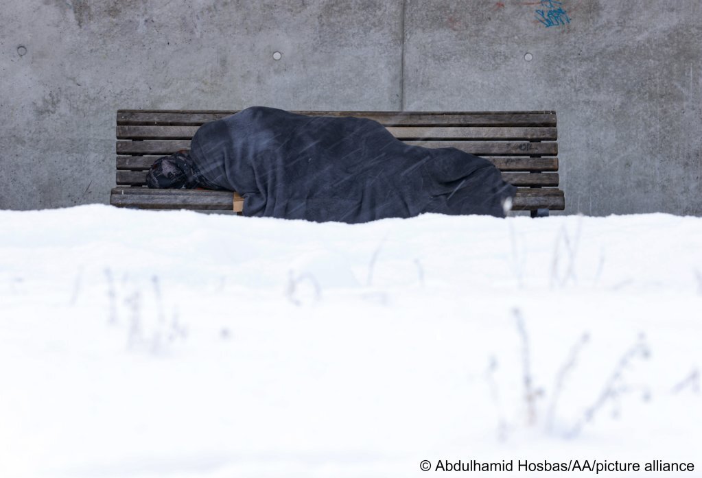 سایه سنگین سرمازدگی بر سر بی‌خانمان‌های اروپایی؛ بی‌خانمان‌ها مرگ را بر زندگی در پناهگاه‌ها ترجیح می‌دهند