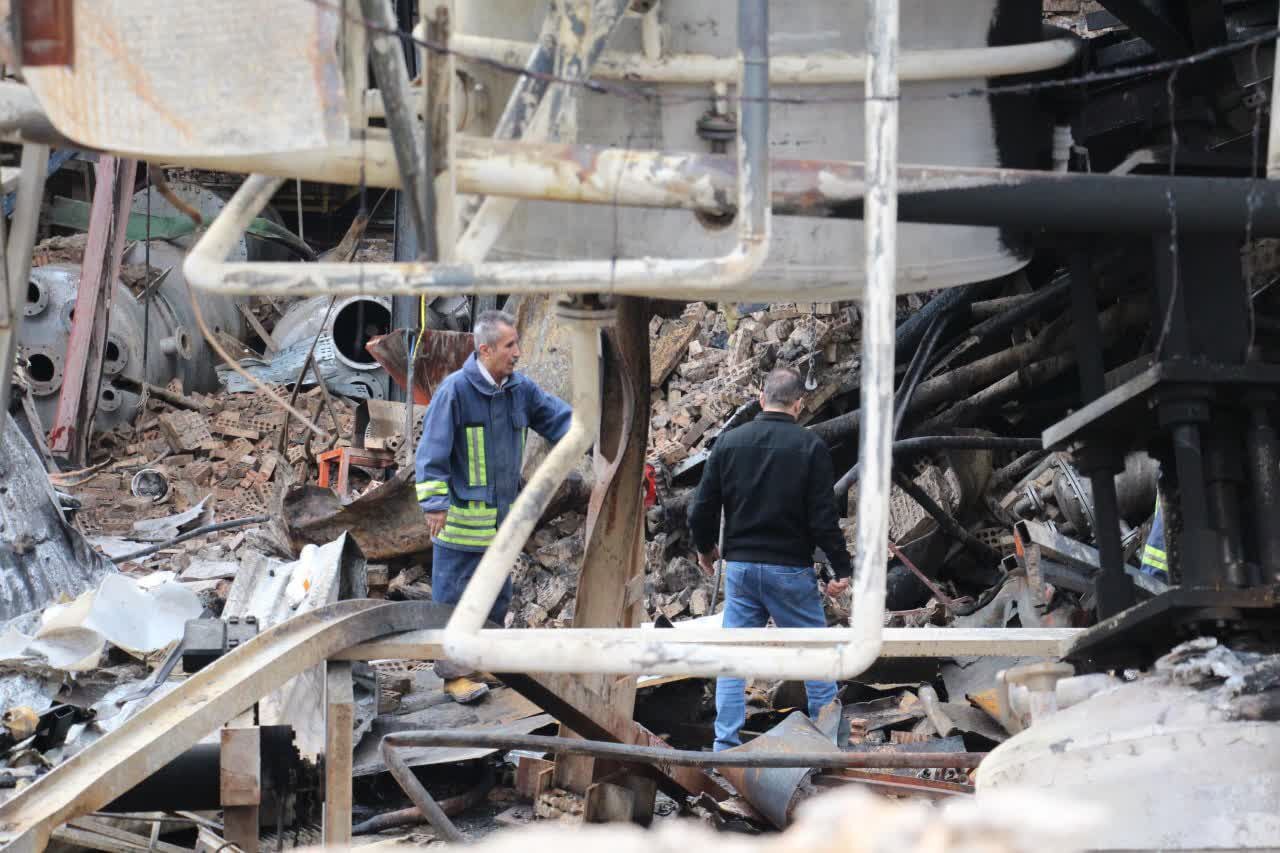 رئیس کل دادگستری سمنان از محل انفجار در یک واحد تولیدی مستقر در شهرک صنعتی ایوانکی بازدید کرد