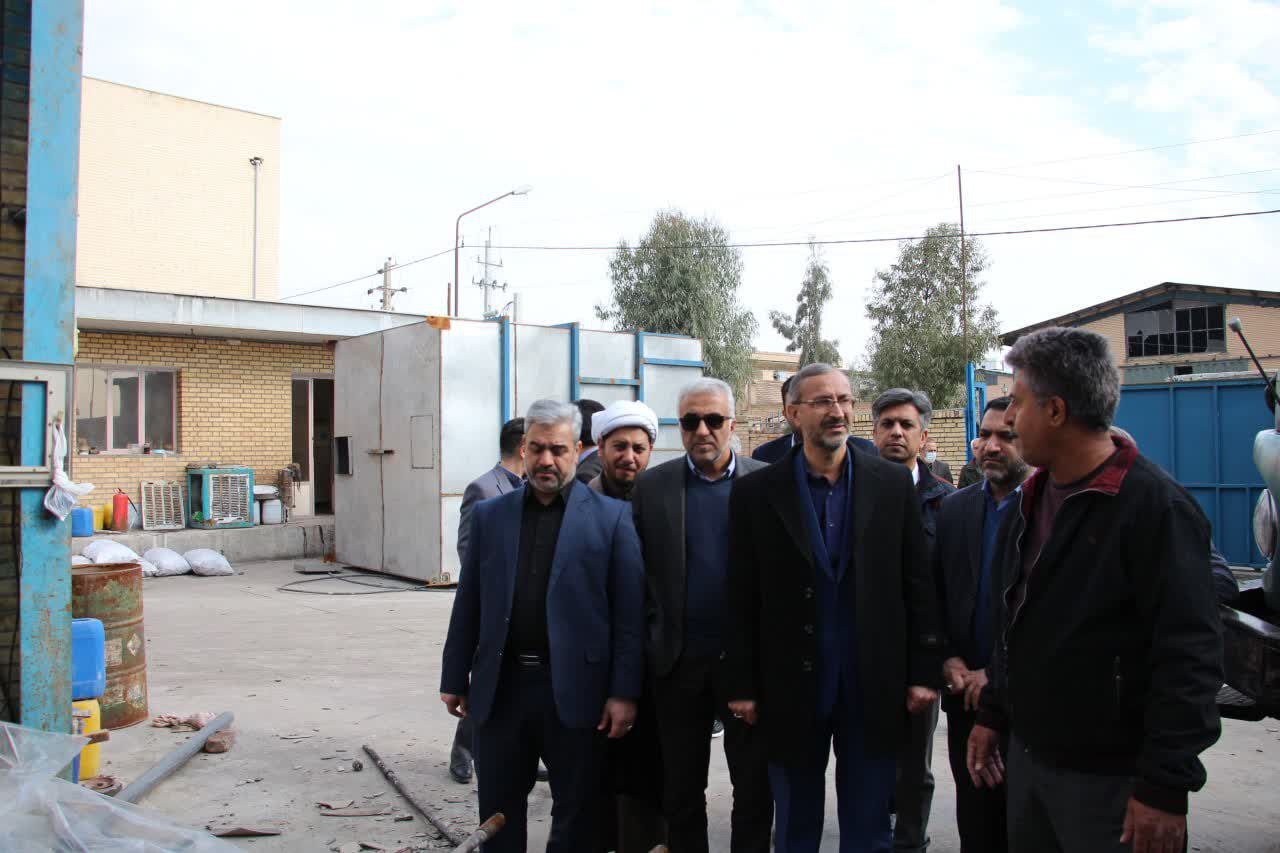 رئیس کل دادگستری سمنان از محل انفجار در یک واحد تولیدی مستقر در شهرک صنعتی ایوانکی بازدید کرد