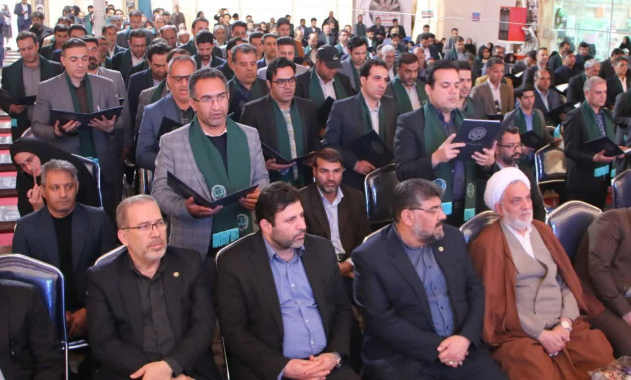 آیین تحلیف و اعطای پروانه کارشناسی ۲۵۰ نفر از کارشناسان رسمی دادگستری استان کرمان در کنار مرقد شهید سلیمانی برگزار شد