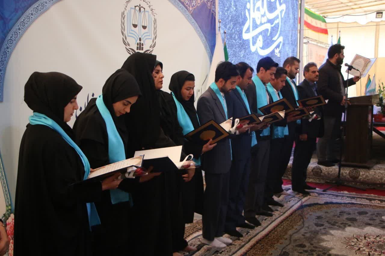 آیین تحلیف و اعطای پروانه کارشناسی ۲۵۰ نفر از کارشناسان رسمی دادگستری استان کرمان در کنار مرقد شهید سلیمانی برگزار شد