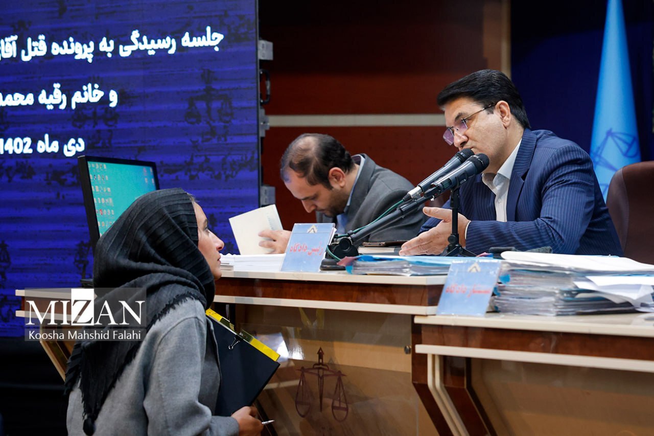 دادگاه پرونده قتل داریوش مهرجویی و همسرش پس از رسیدگی یازده ساعته به اتهامات چهار متهم به پایان رسید/ یکی از وکلای شکات: از دادگاه تقاضای صدور حکم قصاص دارم/ رئیس کل دادگستری البرز: رای در مهلت قانونی از سوی دادگاه صادر خواهد شد