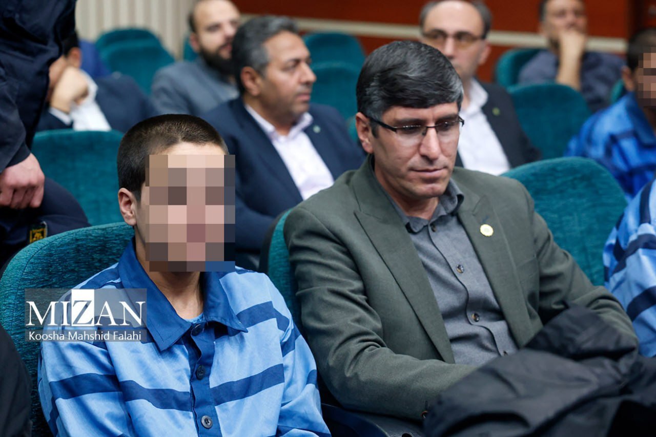 دادگاه پرونده قتل داریوش مهرجویی و همسرش پس از رسیدگی یازده ساعته به اتهامات چهار متهم به پایان رسید/ یکی از وکلای شکات: از دادگاه تقاضای صدور حکم قصاص دارم/ رئیس کل دادگستری البرز: رای در مهلت قانونی از سوی دادگاه صادر خواهد شد