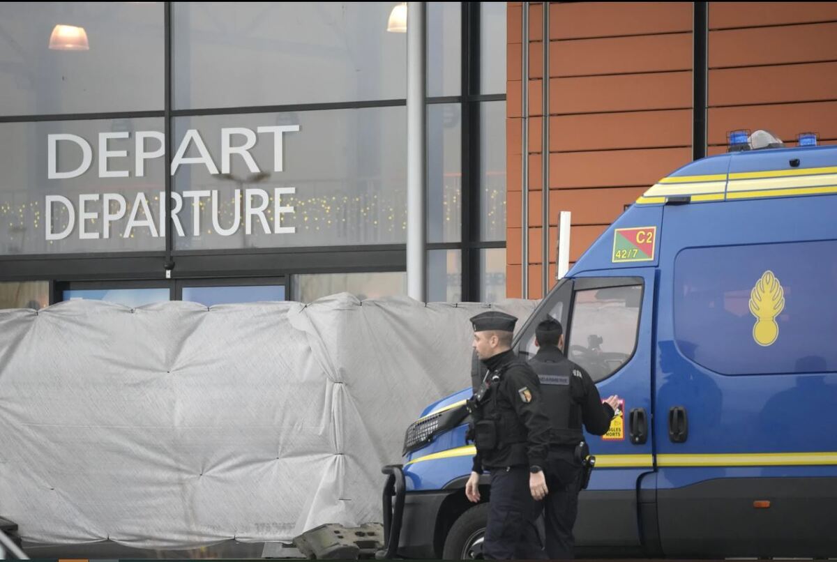 قاچاق انسان در فرانسه؛ هواپیمای حامل ۳۰۰ مسافر توقیف شد