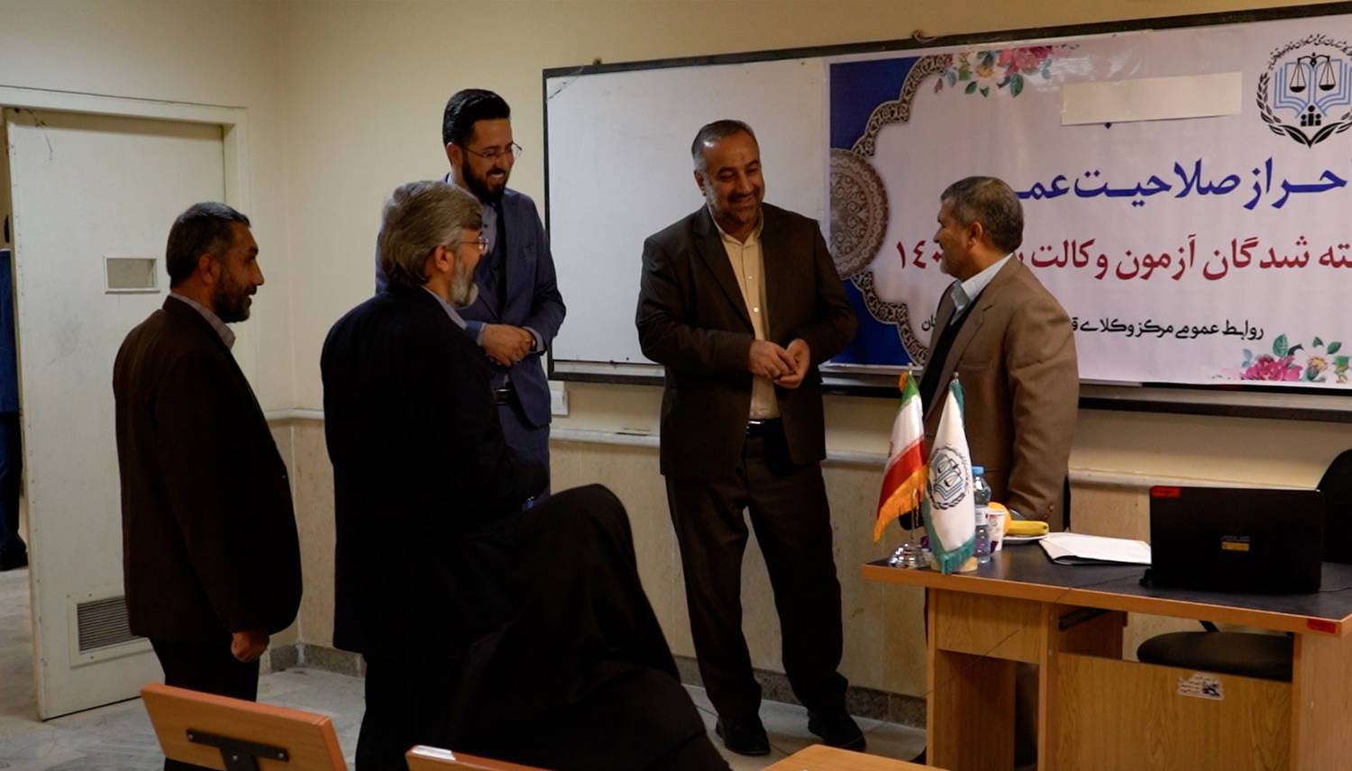 وجود کارشناسان در راستای تصمیم‌گیری قضات کمک می‌کند