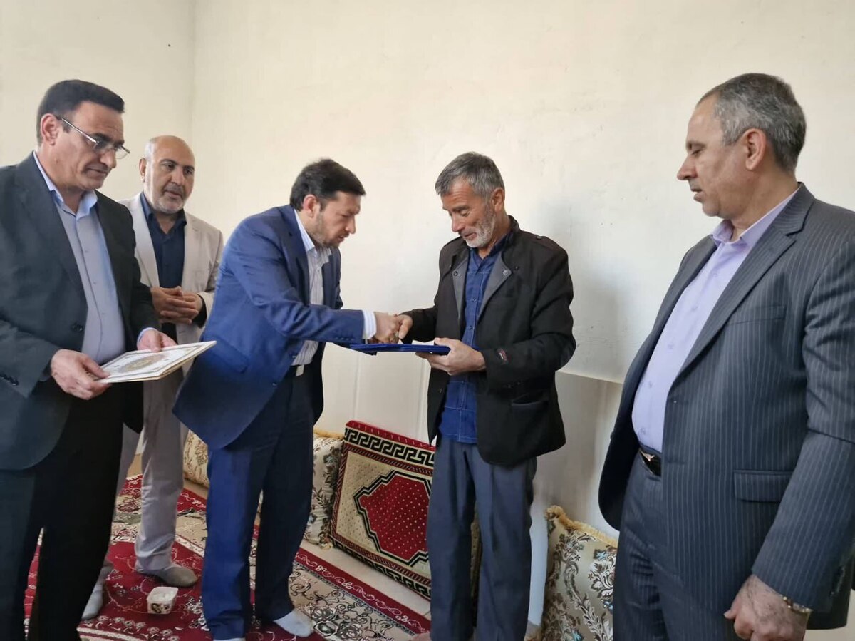 رئیس کل دادگستری بوشهر با خانواده «شهید علی دشت بوری» دیدار کرد رئیس کل دادگستری بوشهر با خانواده «شهید علی دشت بوری» دیدار کرد