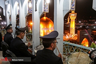 نقاره‌زنی شب ولادت امام جواد (ع) در حرم رضوی
