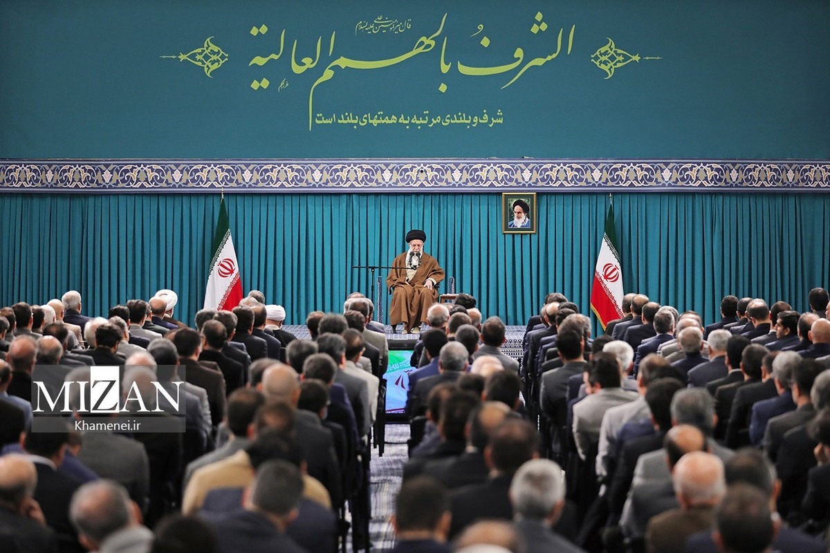 رهبر انقلاب: مهم‌ترین وظیفه دولت بهبود فضای کسب‌وکار و برطرف کردن موانع آن است