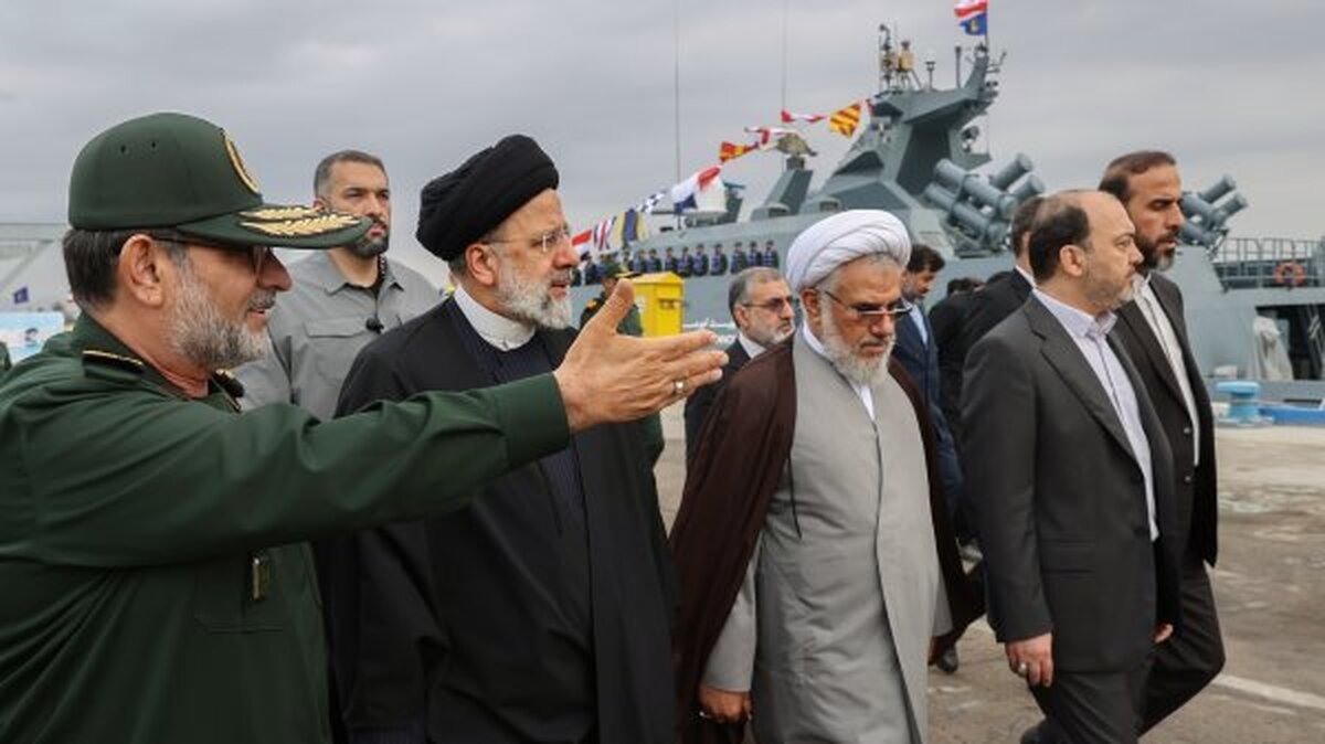 بازدید رئیسی از نمایشگاه توانمندی‌های نیروی دریایی سپاه پاسداران انقلاب اسلامی