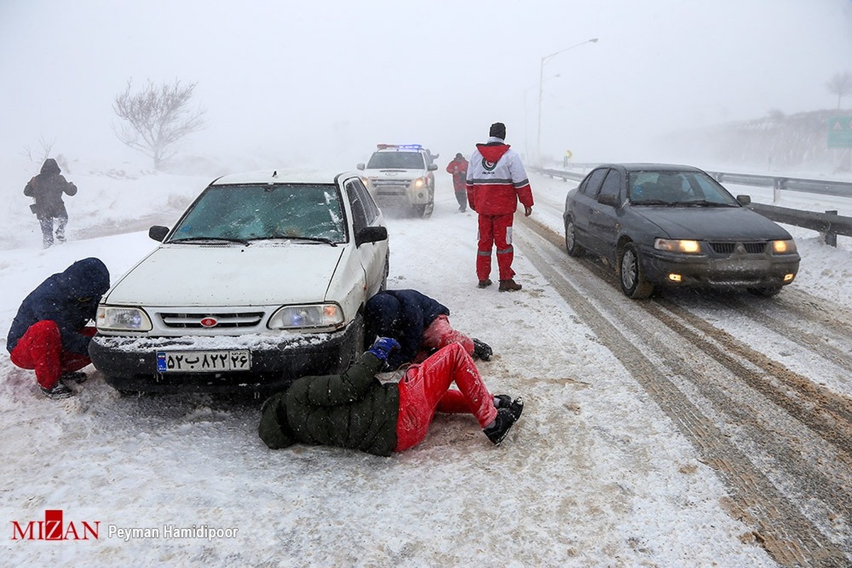 امدادرسانی هلال احمر به بیش از ۱۵ هزار نفر گرفتار شده در برف و کولاک