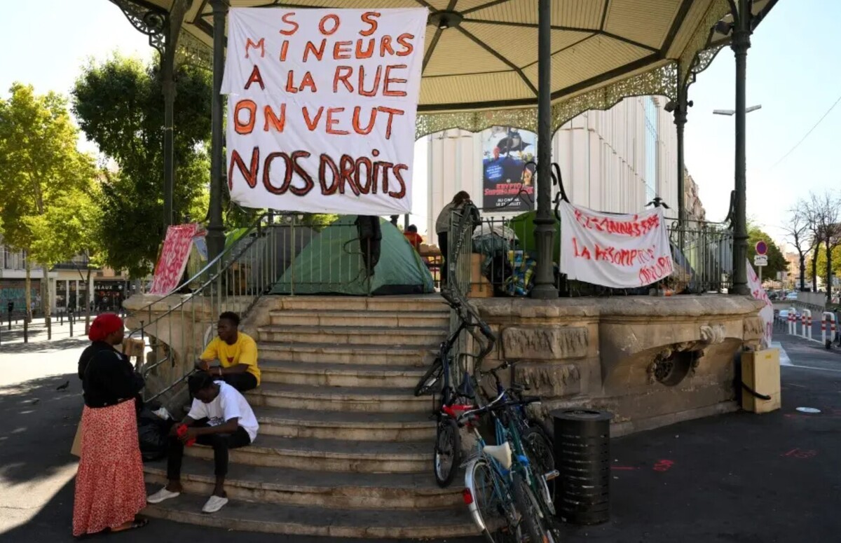 نقض حقوق کودکان مهاجر در فرانسه؛ از خیابان‌خوابی تا شیوع سل و هپاتیت در مارسی