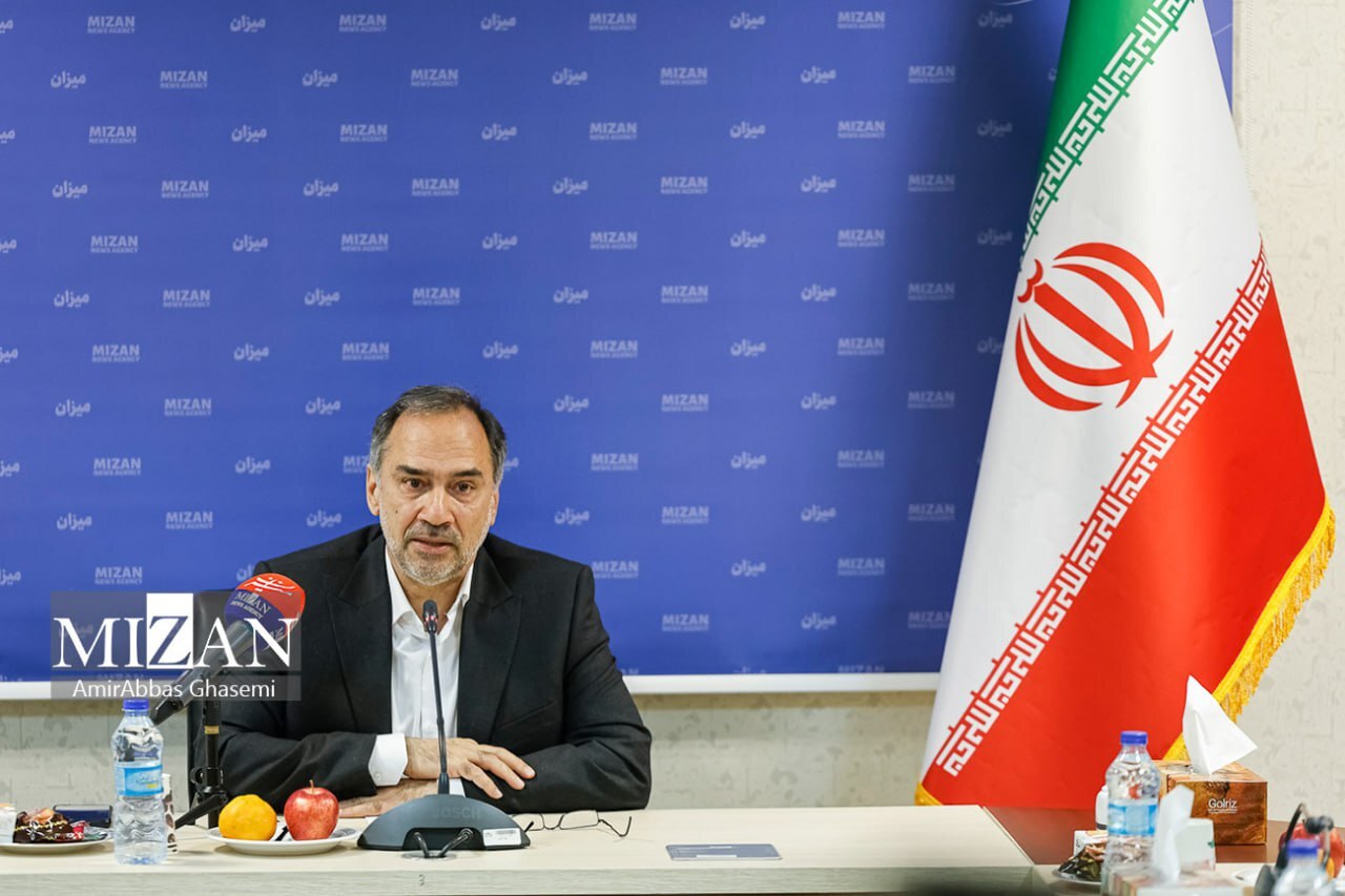 نشست صمیمی با خانواده‌های شهدای ترور/ تاکید بر مجازات منافقین