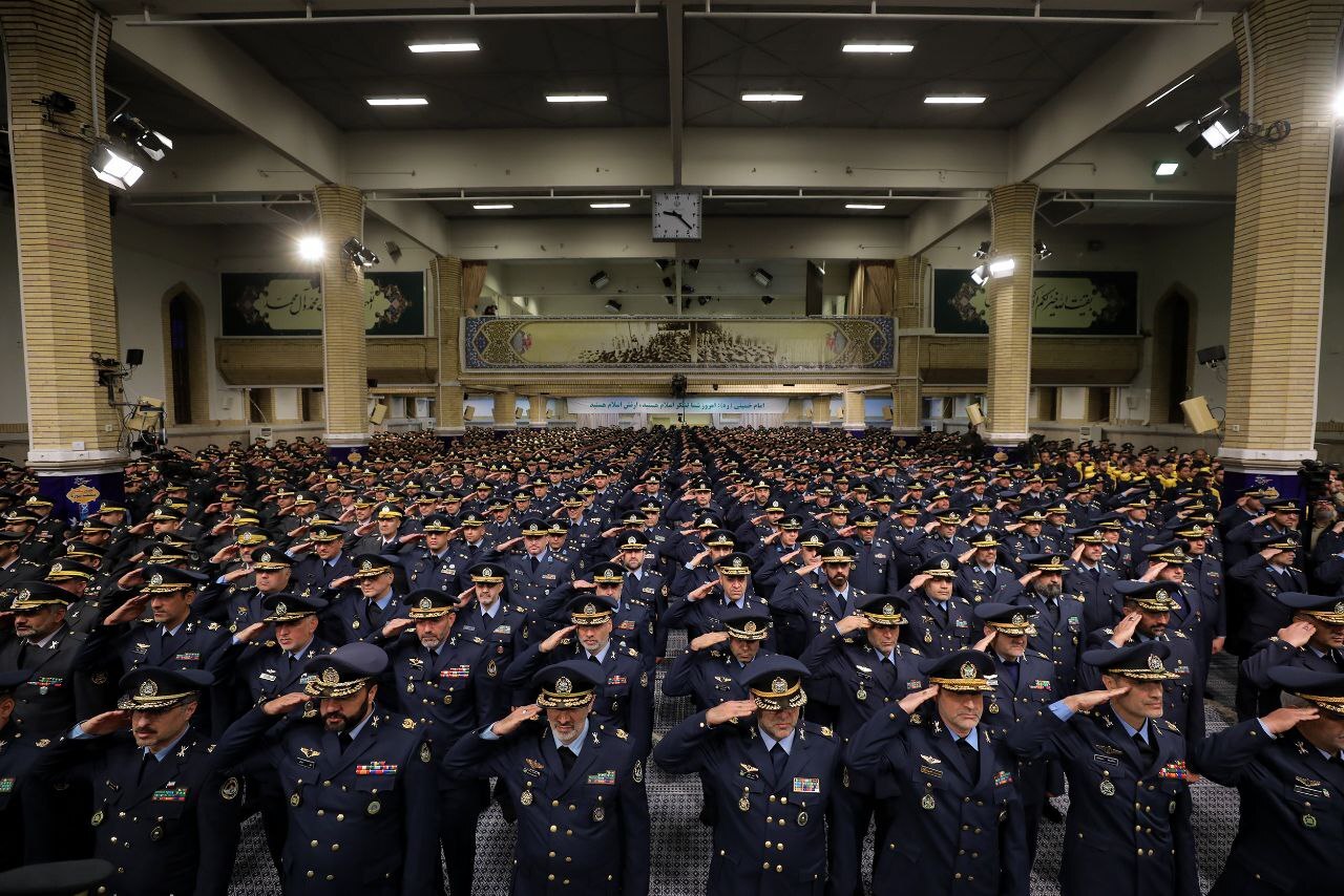جمعی از فرماندهان نیروی هوایی و پدافند هوایی ارتش با رهبر انقلاب دیدار کردند جمعی از فرماندهان نیروی هوایی و پدافند هوایی ارتش با رهبر انقلاب دیدار کردند