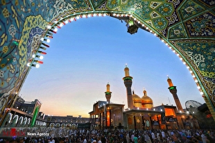 خدمت‌رسانی خادمان حرم مطهر رضوی در کاظمین