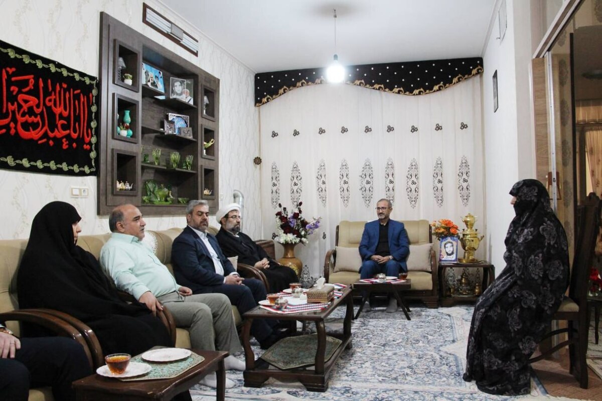 رئیس کل دادگستری استان سمنان با خانواده شهید میرحاج دیدار کرد