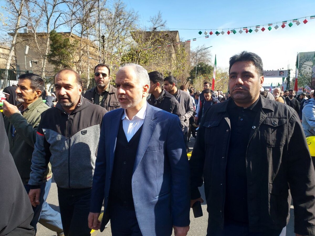 حسن عبدلیان‌پور گفت: امروز بعد از گذشت ۴۵سال از انقلاب اسلامی مردم کشورمان گوش به فرمان رهبر انقلاب در اوج عزت و افتخار به صورت گسترده در راهپیمایی  شرکت کردند