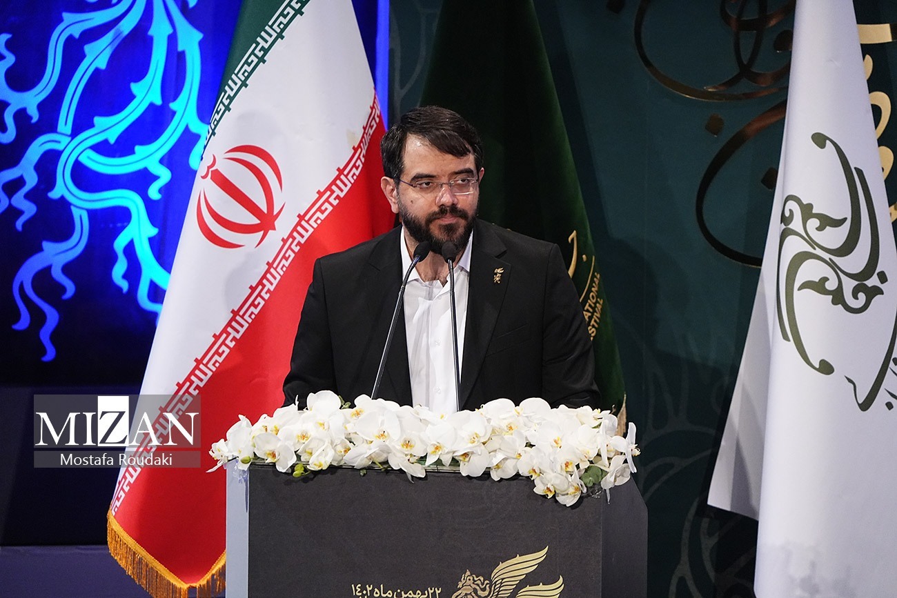 سیمرغ‌های جشنواره فیلم فجر ۴۲ بر شانه هنرمندان نشستند/ مجید انتظامی و جواد عزتی سیمرغ گرفتند