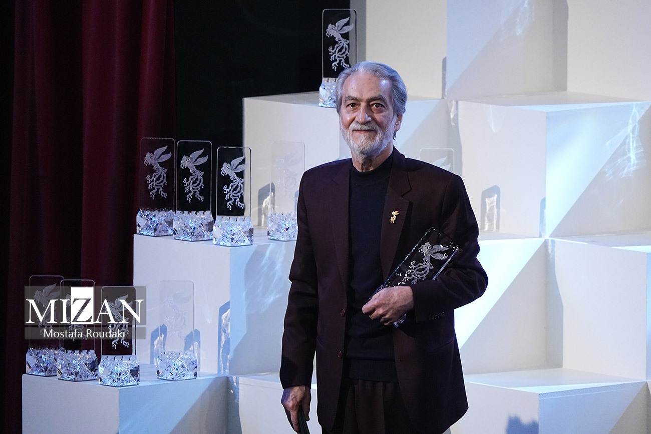 سیمرغ‌های جشنواره فیلم فجر ۴۲ بر شانه هنرمندان نشستند/ مجید انتظامی و جواد عزتی سیمرغ گرفتند